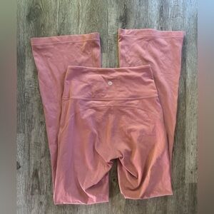 Lululemon Groove Super-High-Rise Flared Pant Nulu in Groovy Size 6